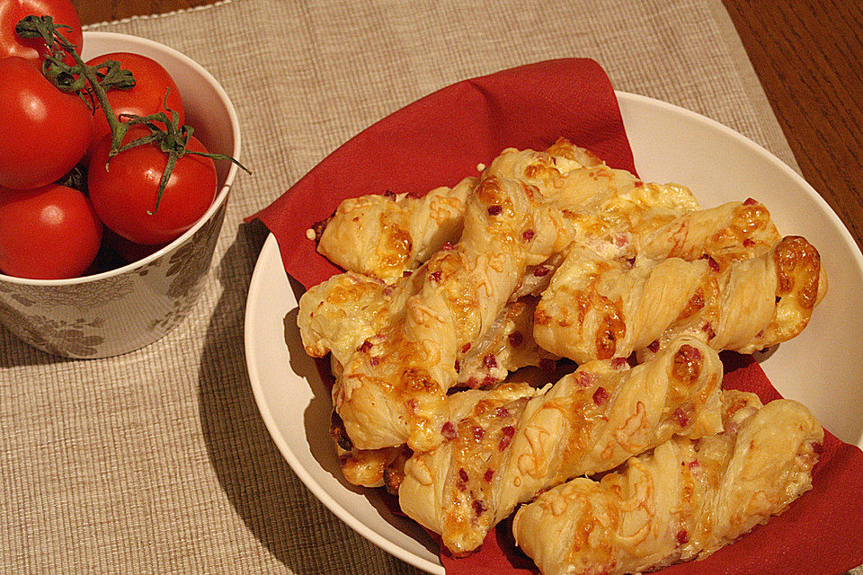 Blätterteig-Schinken-Käse-Stangen