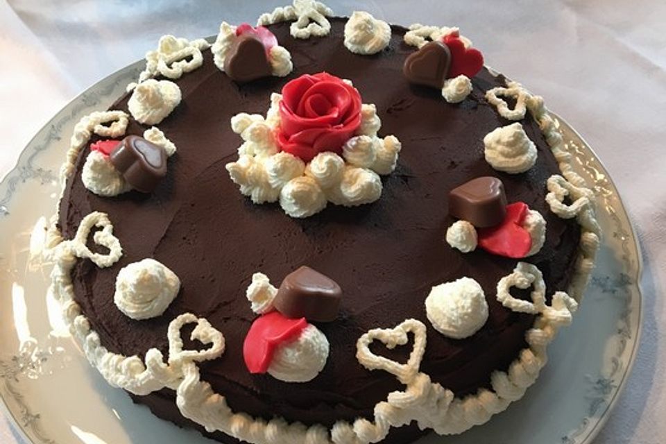 Dreilagige Schokotorte