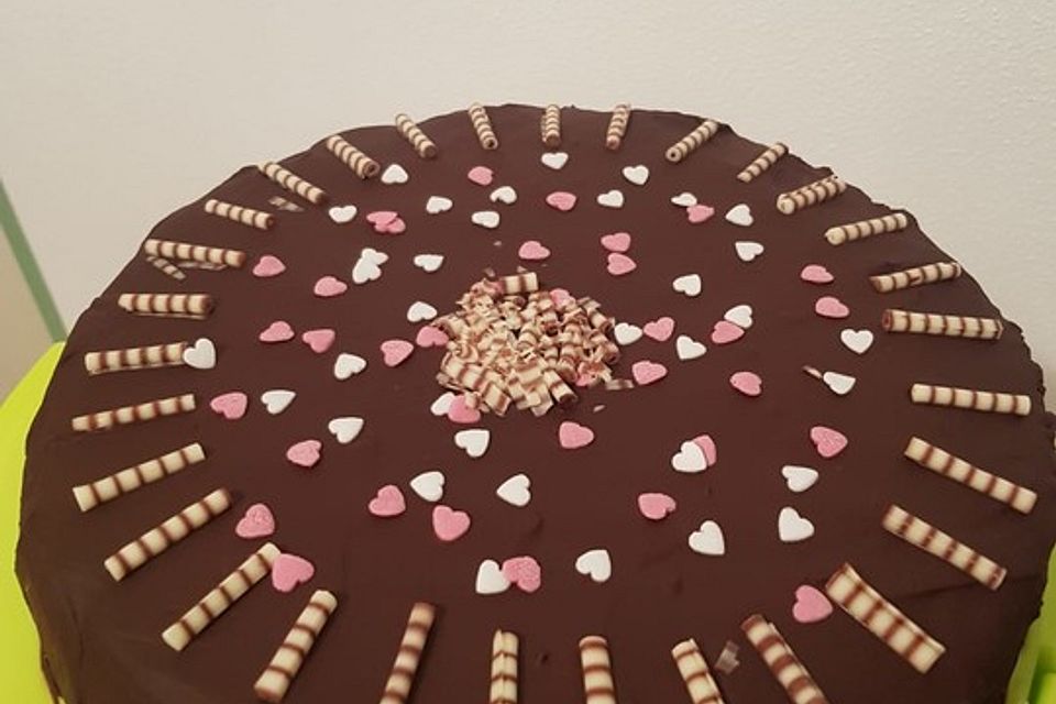 Dreilagige Schokotorte