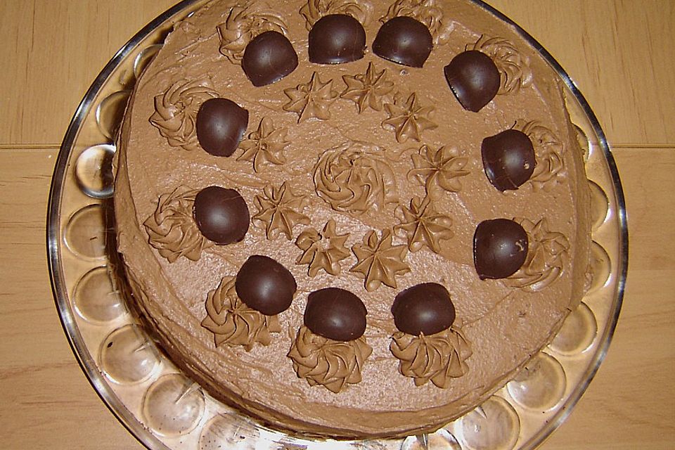 Dreilagige Schokotorte