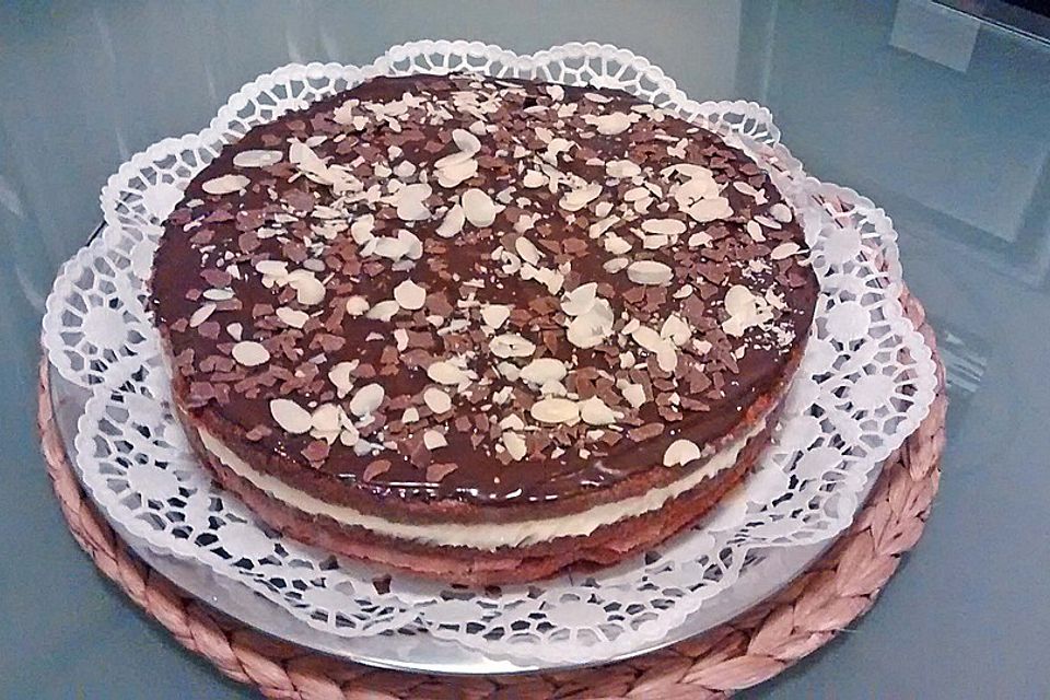 Dreilagige Schokotorte