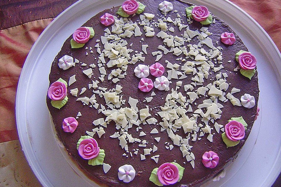 Dreilagige Schokotorte