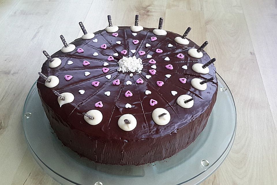 Dreilagige Schokotorte