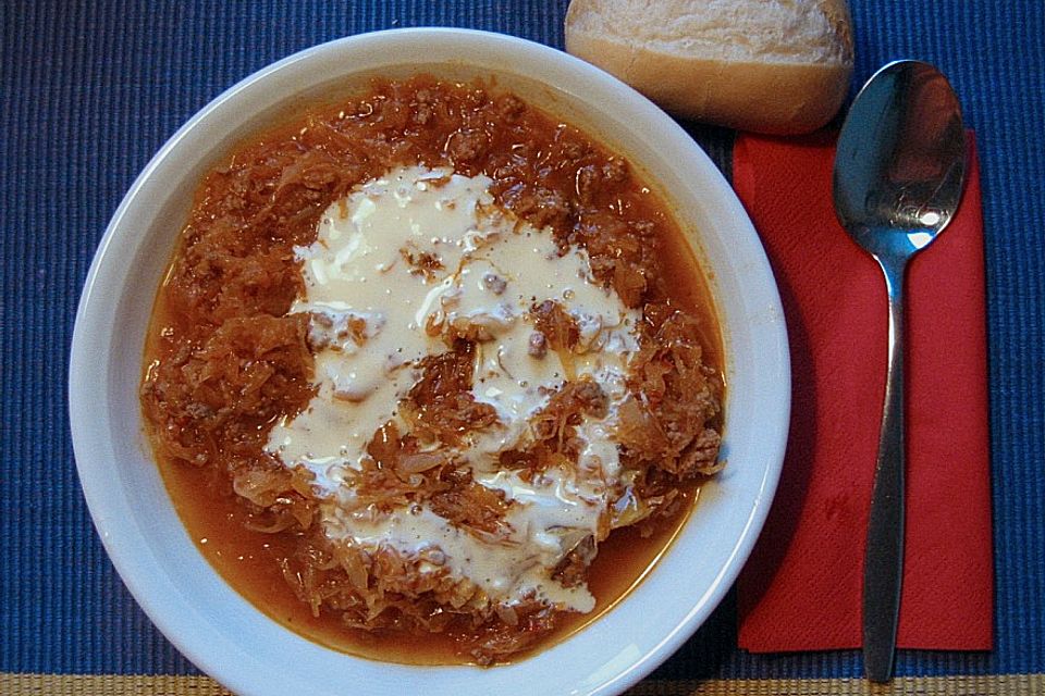 Hackfleisch-Sauerkraut-Eintopf mit Knoblauch