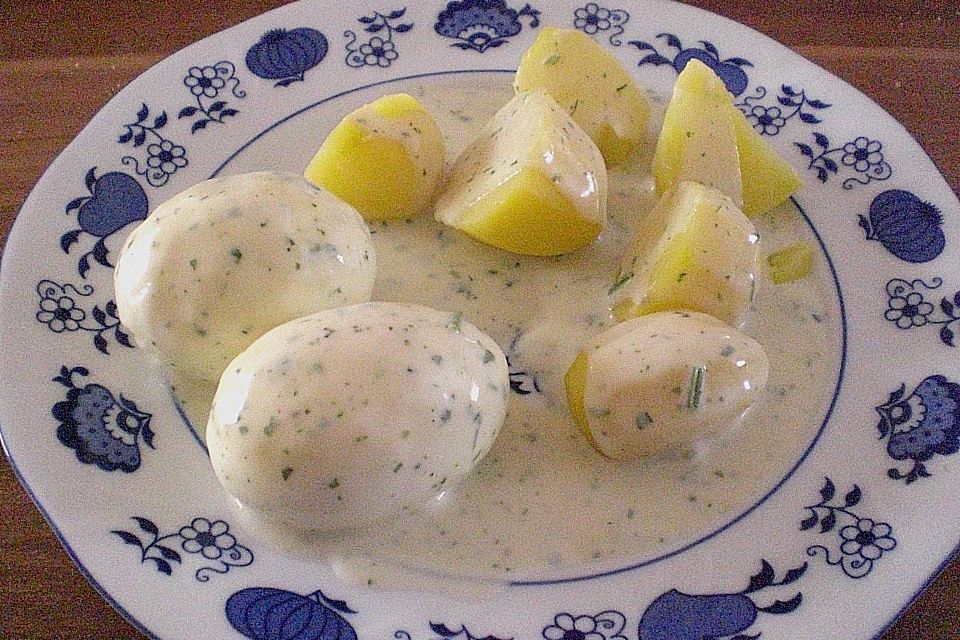 Eier in Kräutersauce