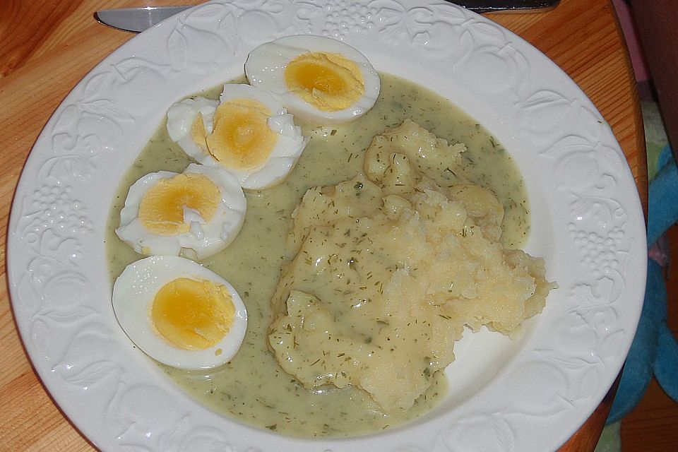 Eier in Kräutersauce