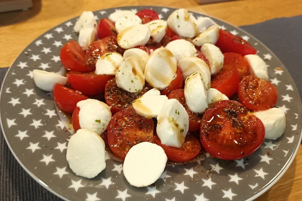 Tomaten - Mozzarella - Salat