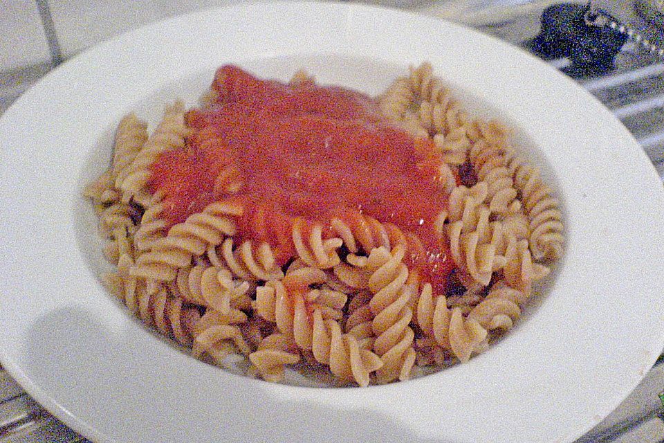 Nudeln mit Apfel - Tomaten - Sauce